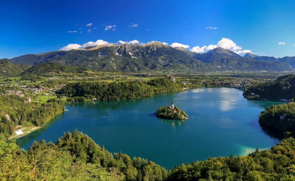 Apartment Mavrica Bled, quiet location, with a view of the lake