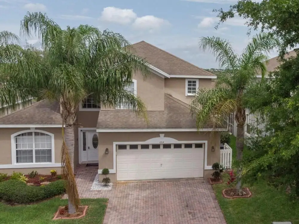 Perfect For Your Family! 4 Bedroom Villa by Redawning
