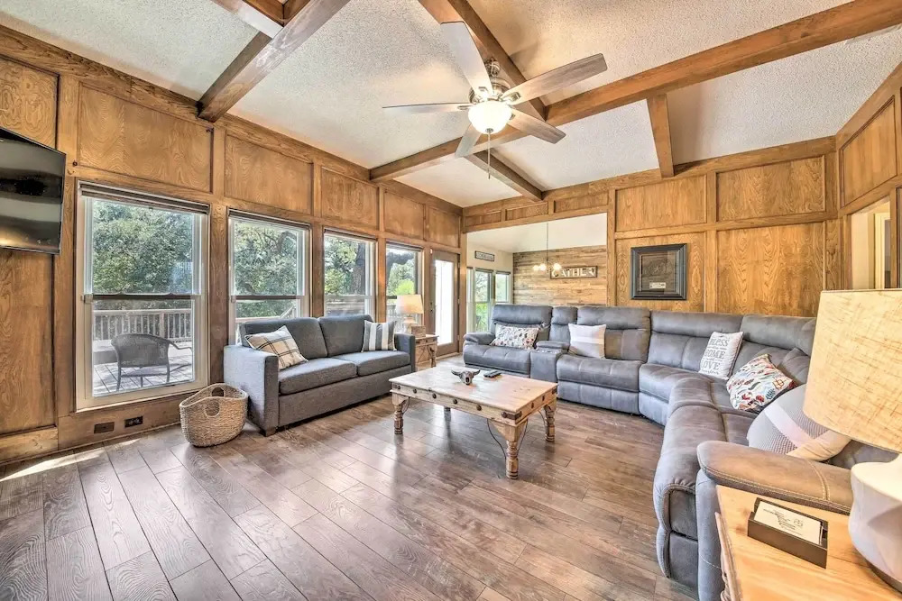 Family-friendly San Antonio Home w/ Hot Tub & Deck