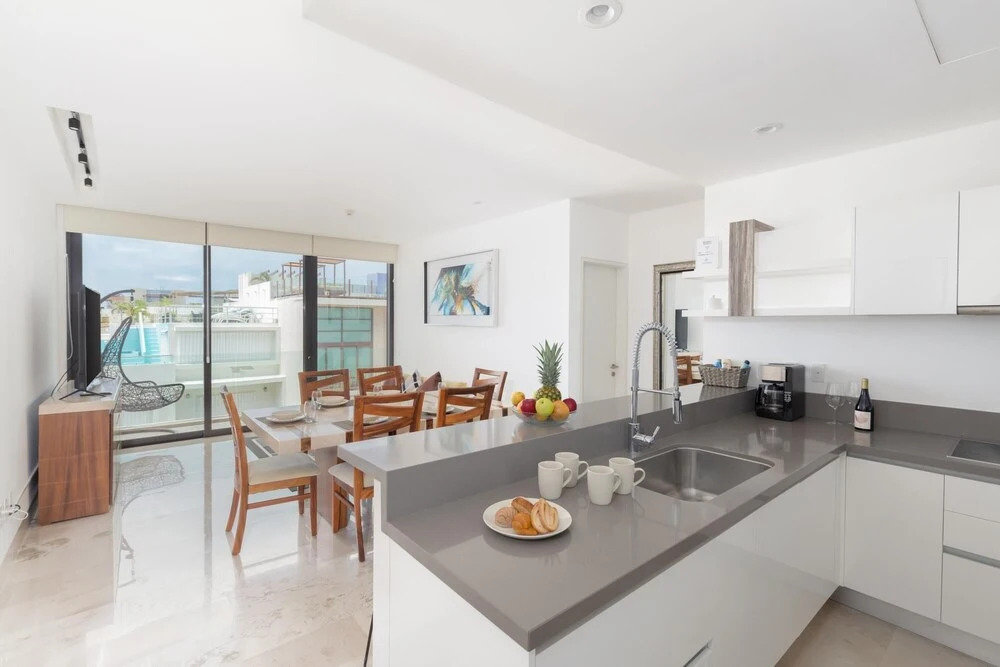 Exclusive 2 Level PH 3 BR Private Pool Roof Wifi Stunning Amenities GYM