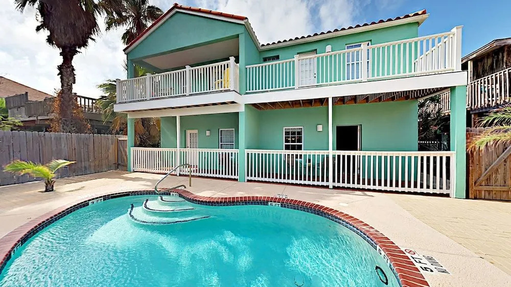 111 E Marlin St Cabin #C - 2 Br cabin by RedAwning