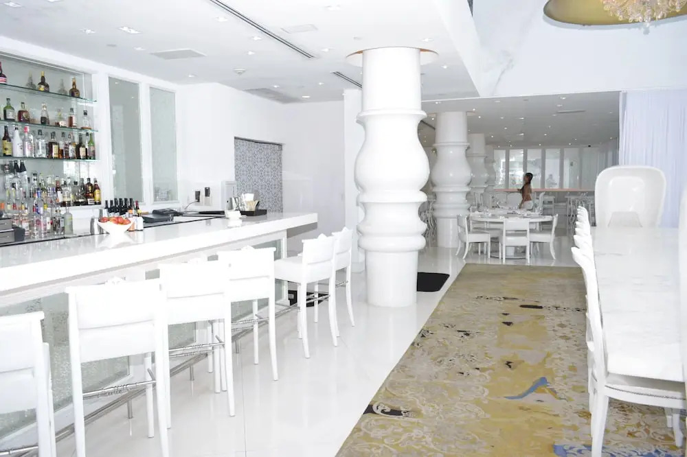 Suite 1100 West Av - in a 4 Hotel Pool With DJ #601