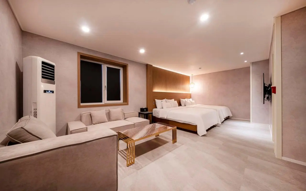 Sunrise Hill Tourist Hotel