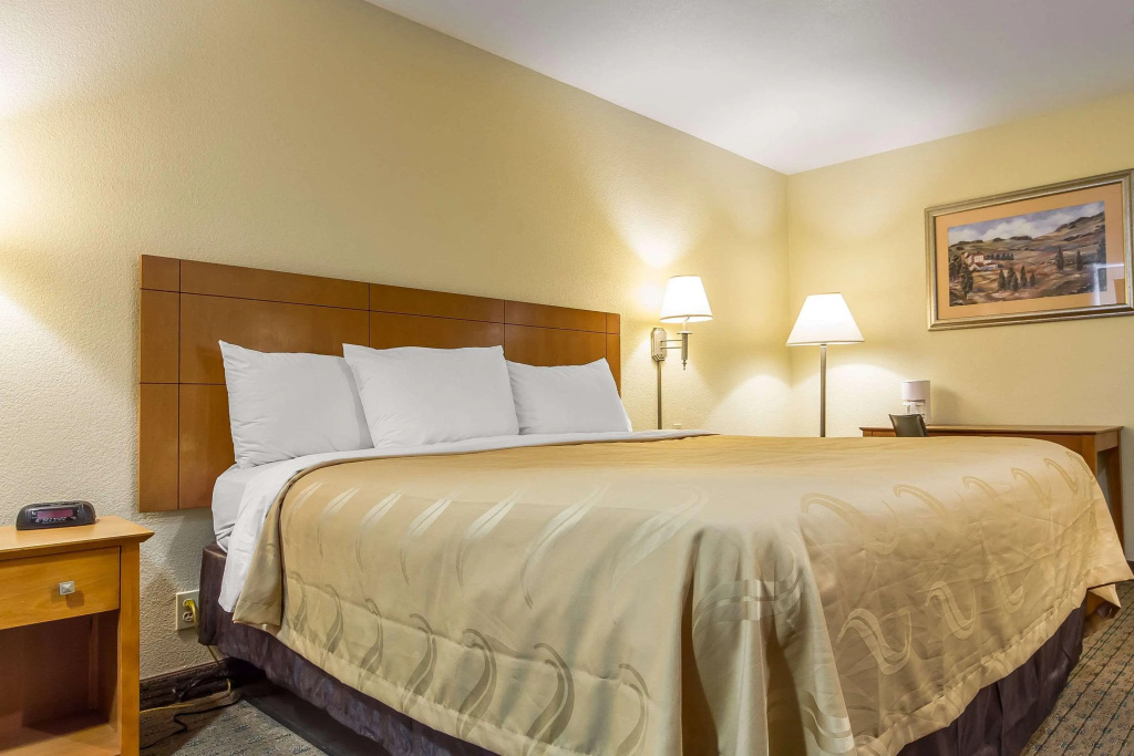 Econo Lodge Inn & Suites Santa Rosa South