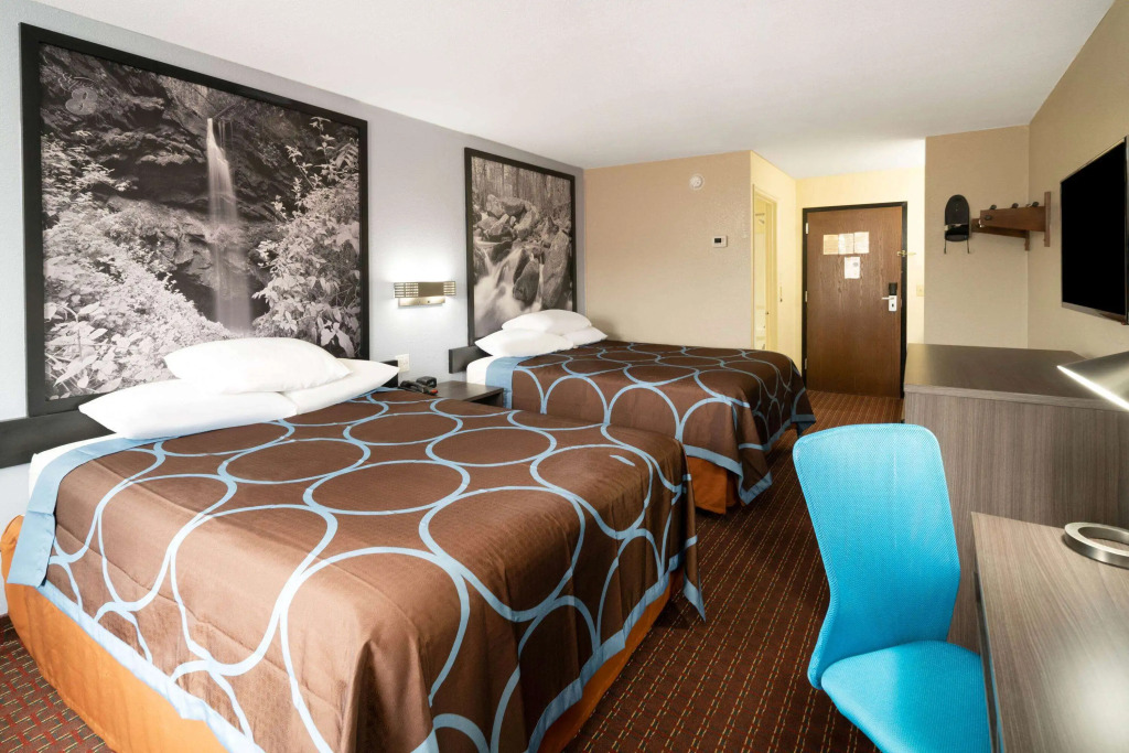 Super 8 by Wyndham Cleveland