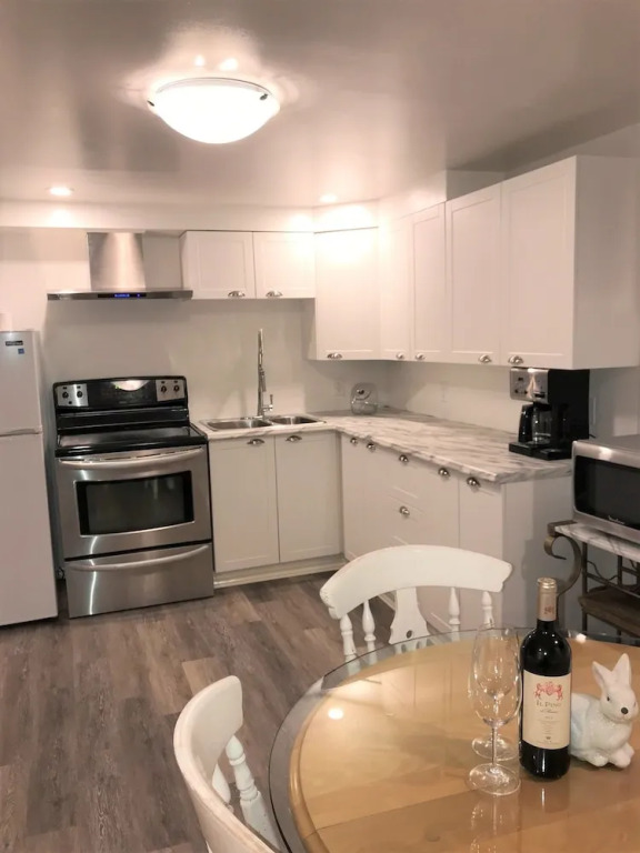 40mToCanalSkate OttawaDowntown 2Br2BaApt