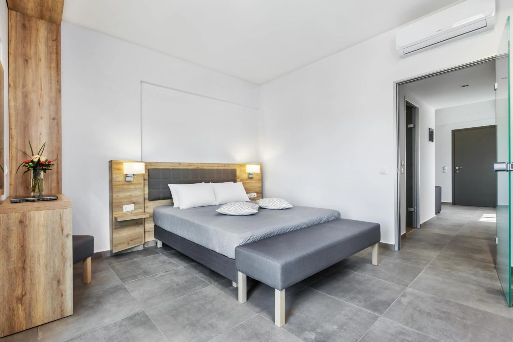 Iris Hotel