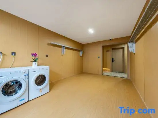 Yijia Platinum Hotel (Pinghuai North Road Textile and Garment City)