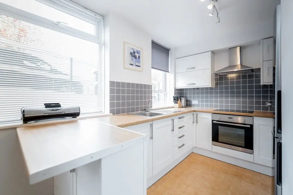 Putney Court - 1 Bed Apartment by BaseToGo
