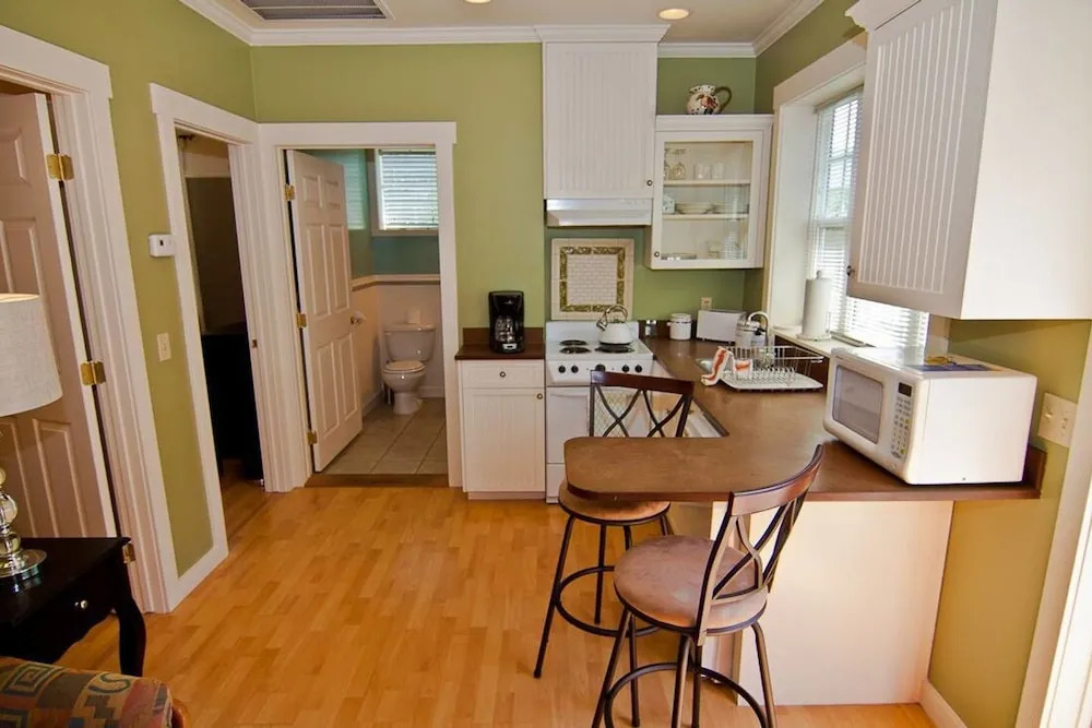 Lori Lanes 'romeo Cottage' ~ 2 Bedroom ~ Downtown