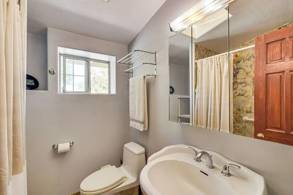 6 Blocks to Sjsu: Cozy Bungalow w/ Deck & Koi Pond