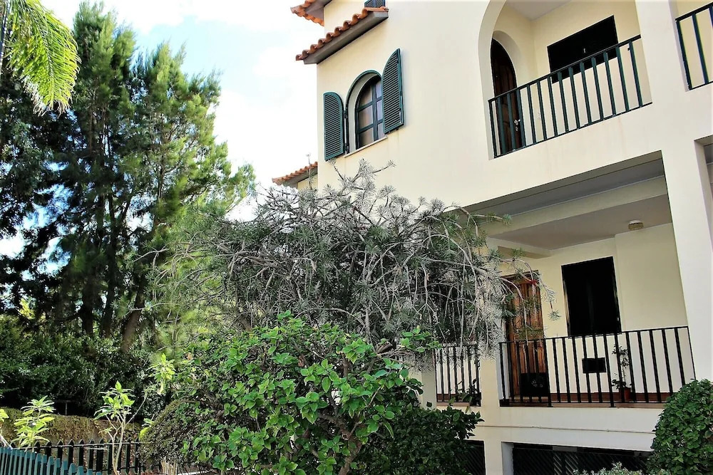Ocean Cliffs Apartments