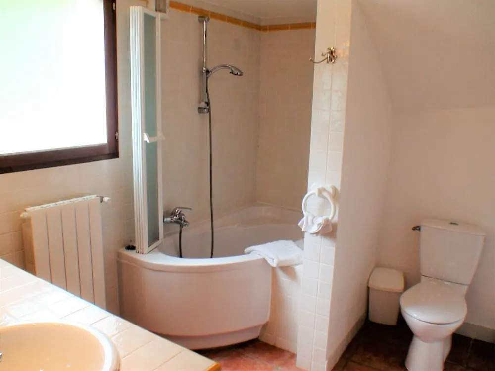 B&B with charm, quiet, kitchen, sw pool