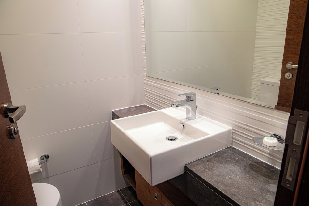Bloomfields Fantastic 1BR in Gate Tower