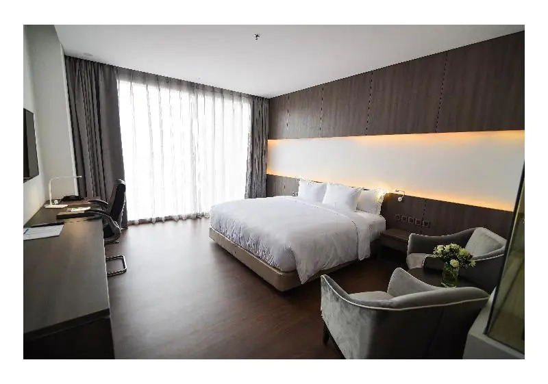 The Mira Central Park Hotel