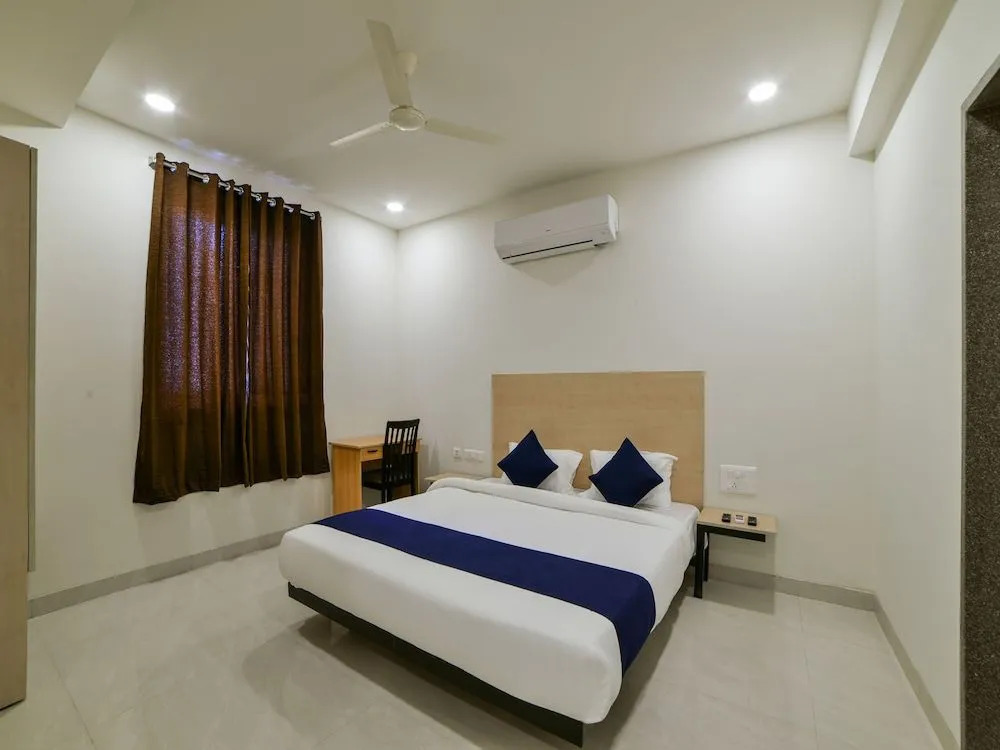 OYO 18833 SilverKey Babylon Whitefields
