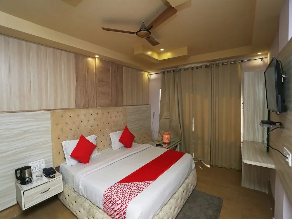 OYO 35366 Hotel Shiv Murti