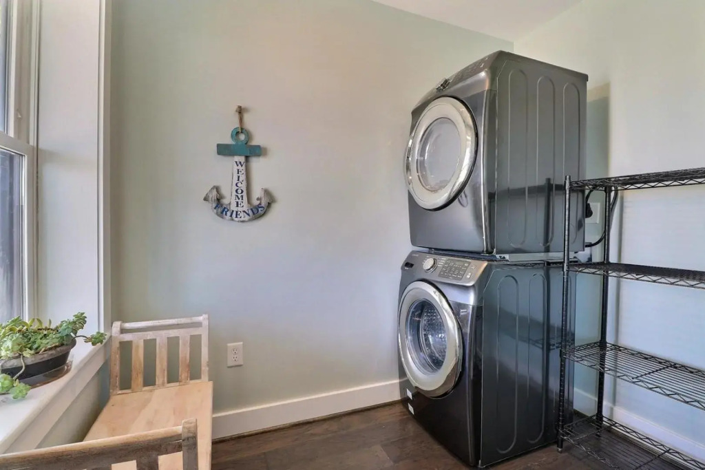 5044 La Casa Blanca 2 Min Drive to Beach