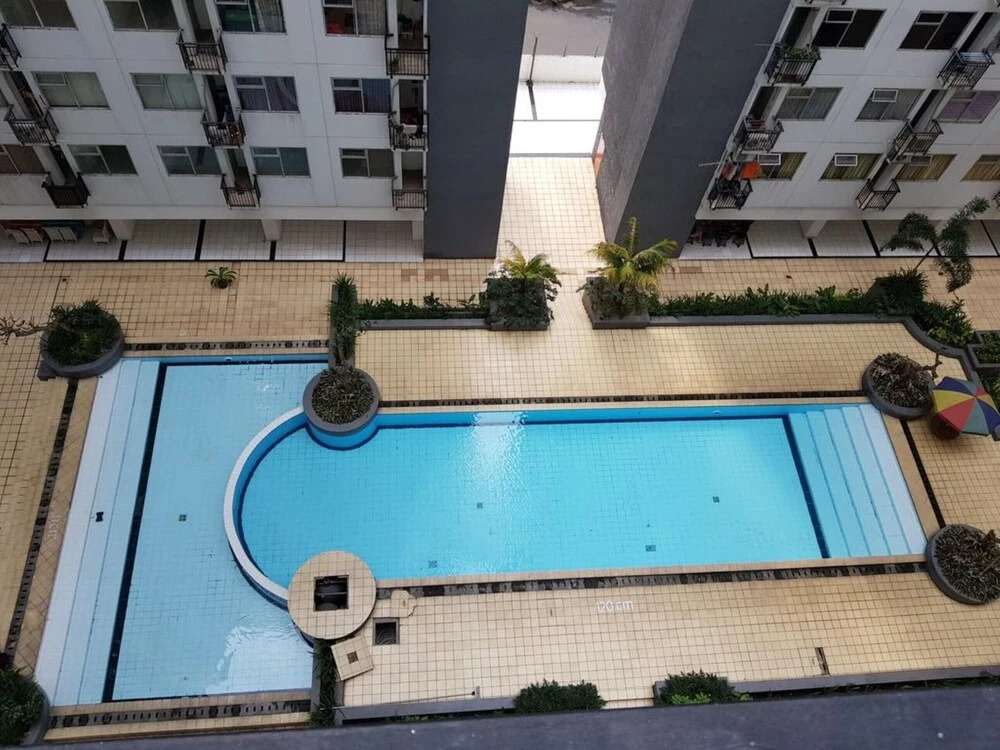 2Br Apartment with Pool View at the Jarrdin Cihampelas by Travelio