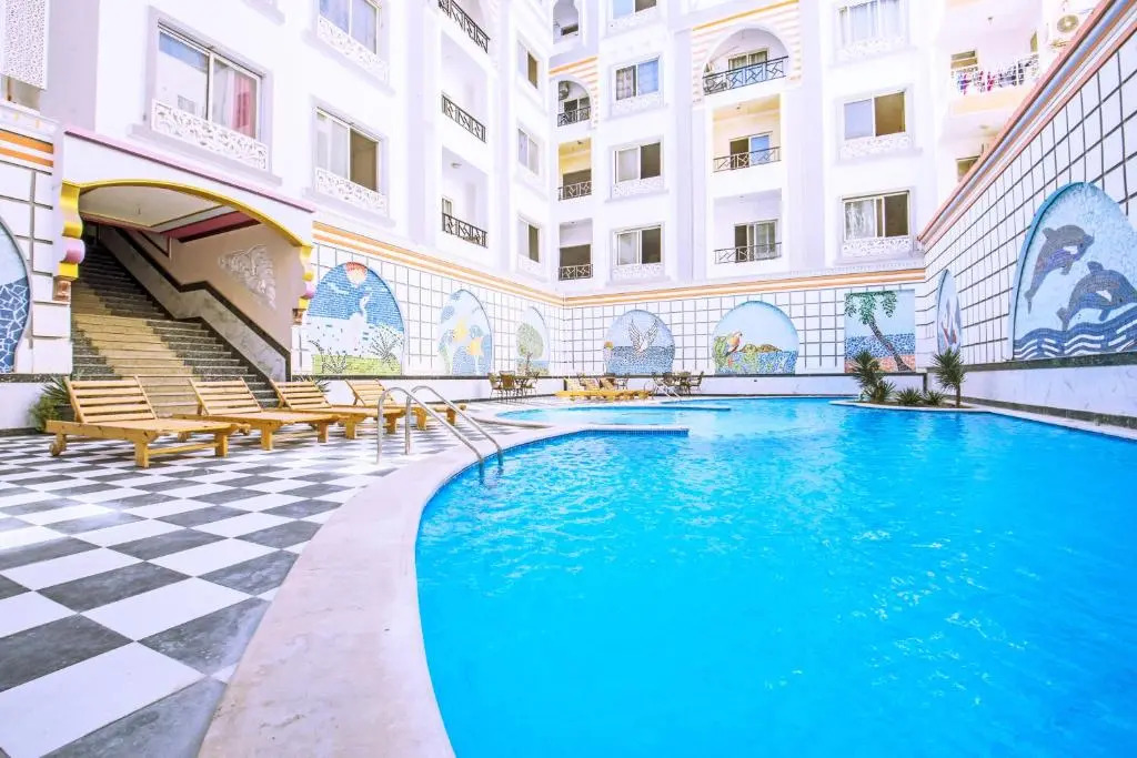 Rare 2BD Marina Hotspot With Pool, Fast Free WIFI & Balcony - 2 Kitchens & 2 Bathrooms - Western Standards - Sheraton Plaza 414-415
