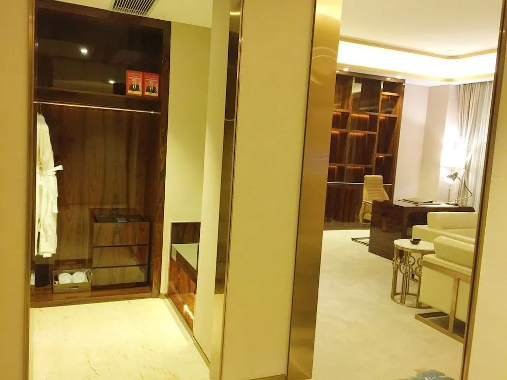 VANHONG Hotel