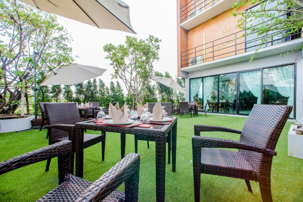 D11 Hotel