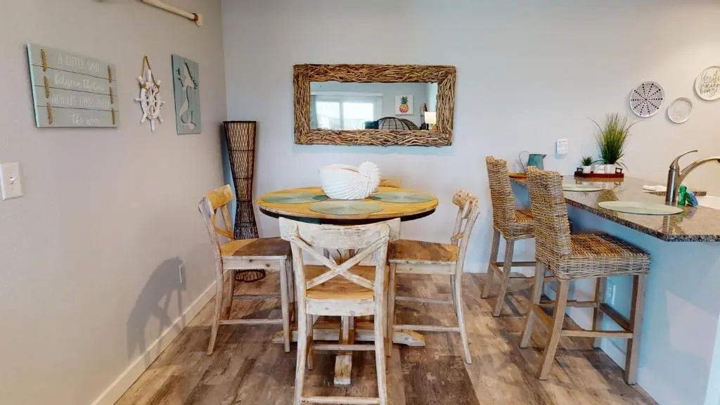 AH-F223 New 2nd Floor Condo, Close to PoolHot Tub, Near Marina & Ferry