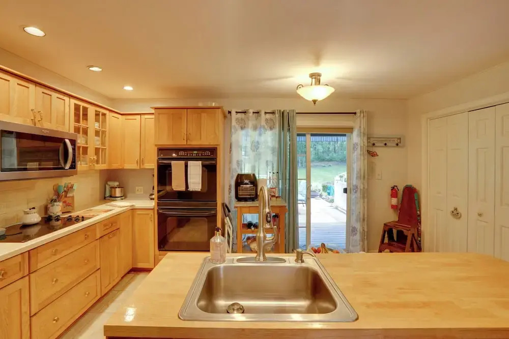 Pittsfield Home w/ Deck - 12 Mi to Jiminy Peak!