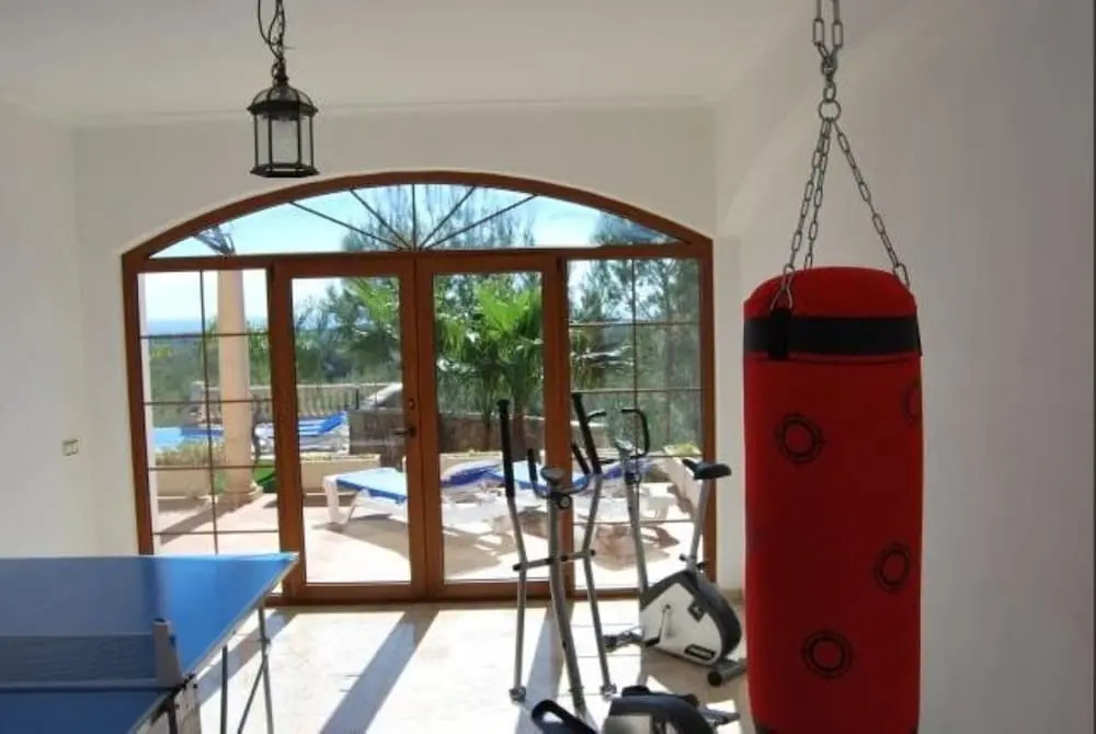 House - 4 Bedrooms with Pool and WiFi - 103976