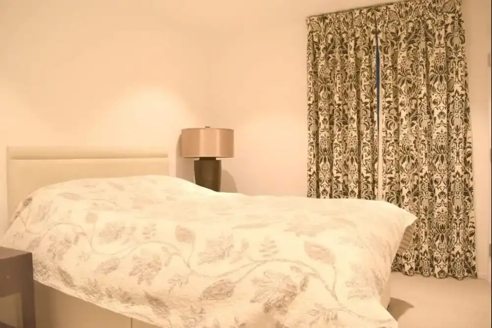 Modern 3 Bedroom Top Floor Apartment