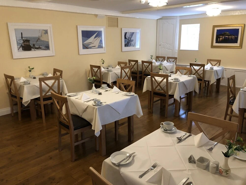 Almorah Hotel