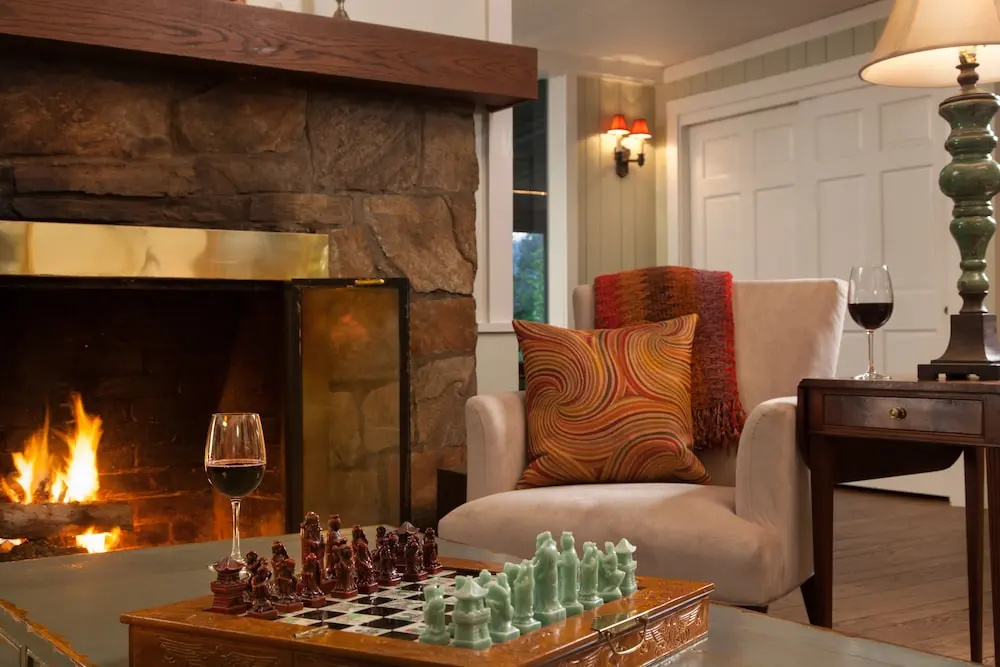 1906 Pine Crest Inn