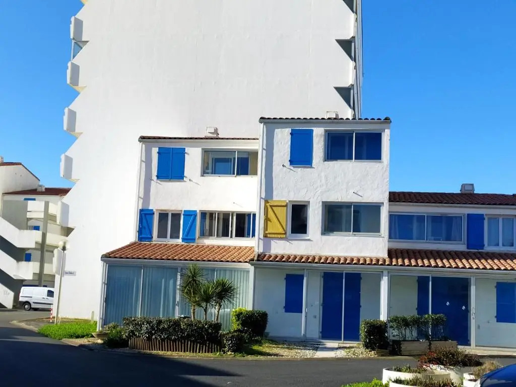 Appartement restauré à 50 m de la plage