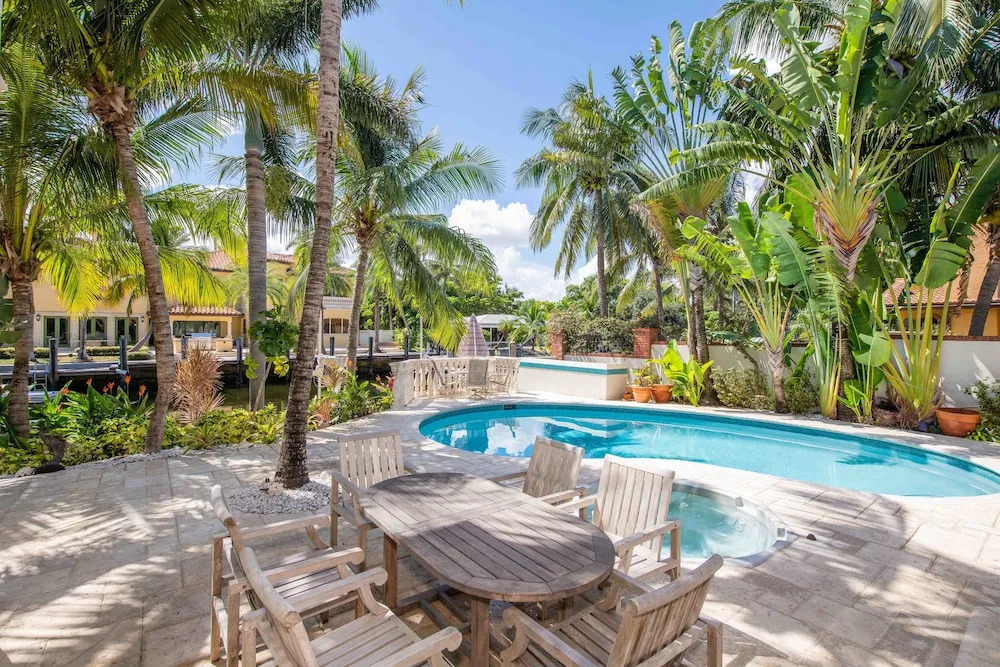 The House of 425 Coral Way 5 Bedrooms 4.5 Bathrooms Home