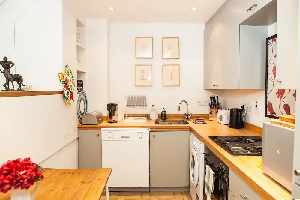 Beautiful 1 Bedroom Apartment in Kensington