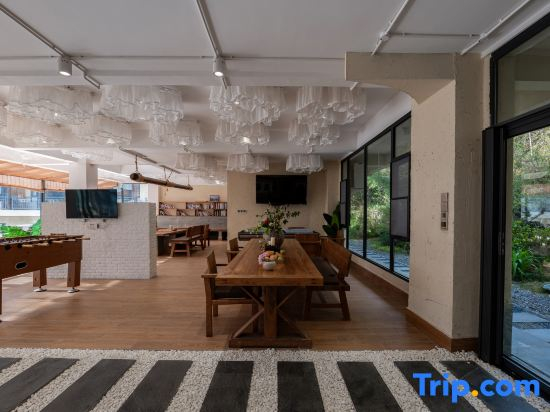 Lanshan · Baiyunli · Xueshan Xinglai Hot Springs Vacation Apartment (Hailuogou Glacier Forest Park)