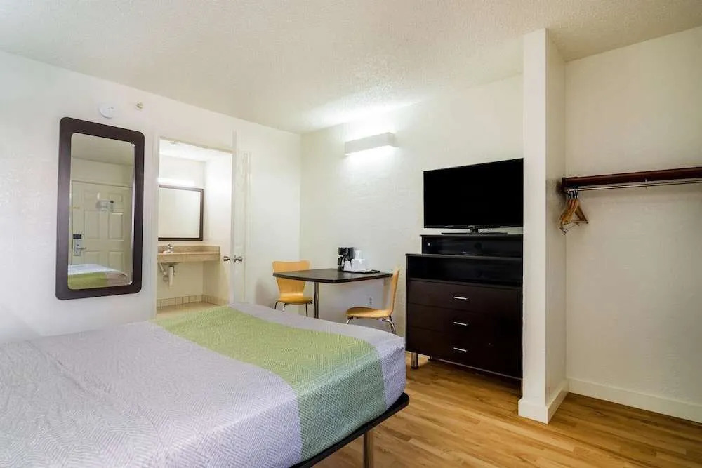 Plano Inn & Suites