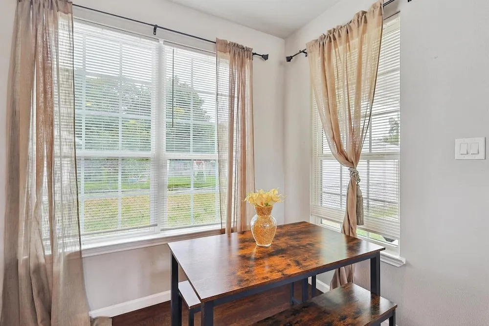 4BR Home in the Heart of Cowboy Nation!