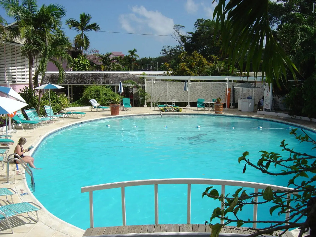 Shaw Park Beach Hotel