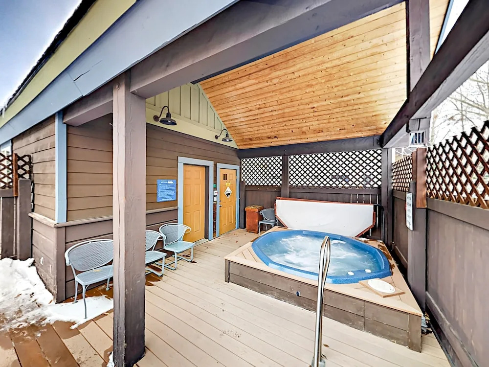 2BR 3BA Townhome in Frisco by RedAwning