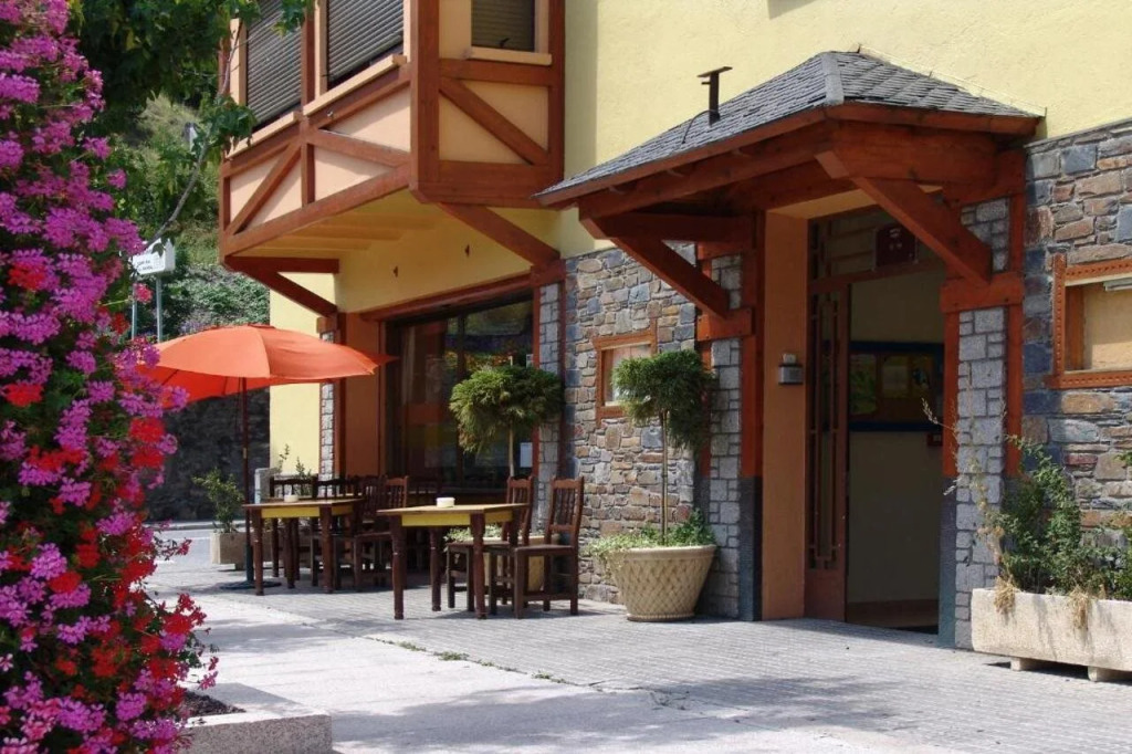 Font Andorra Hostel by Nexta