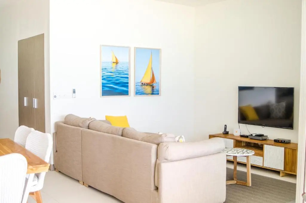 Summer Breeze - Beachfront - 3 Bedrooms Suite