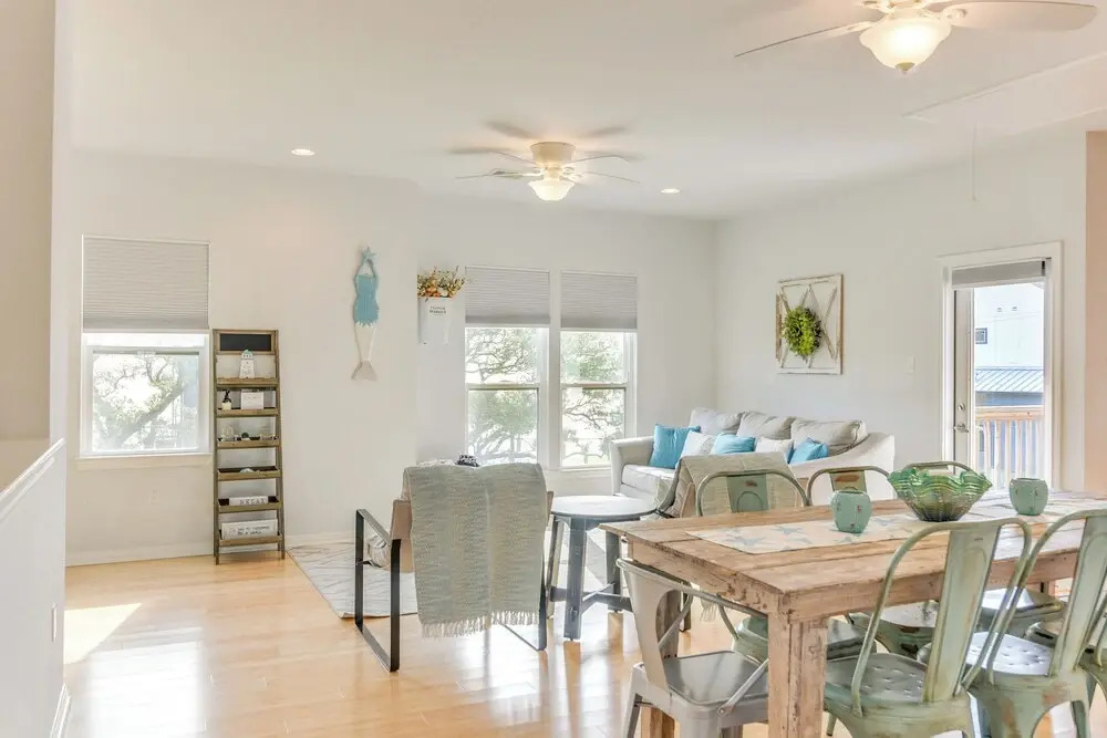 Seabrook Getaway w/ Balconies & Bay Views!