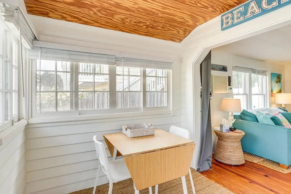 Sunny Treasure Island Bungalow, 200 Steps to Beach, Treasure Island