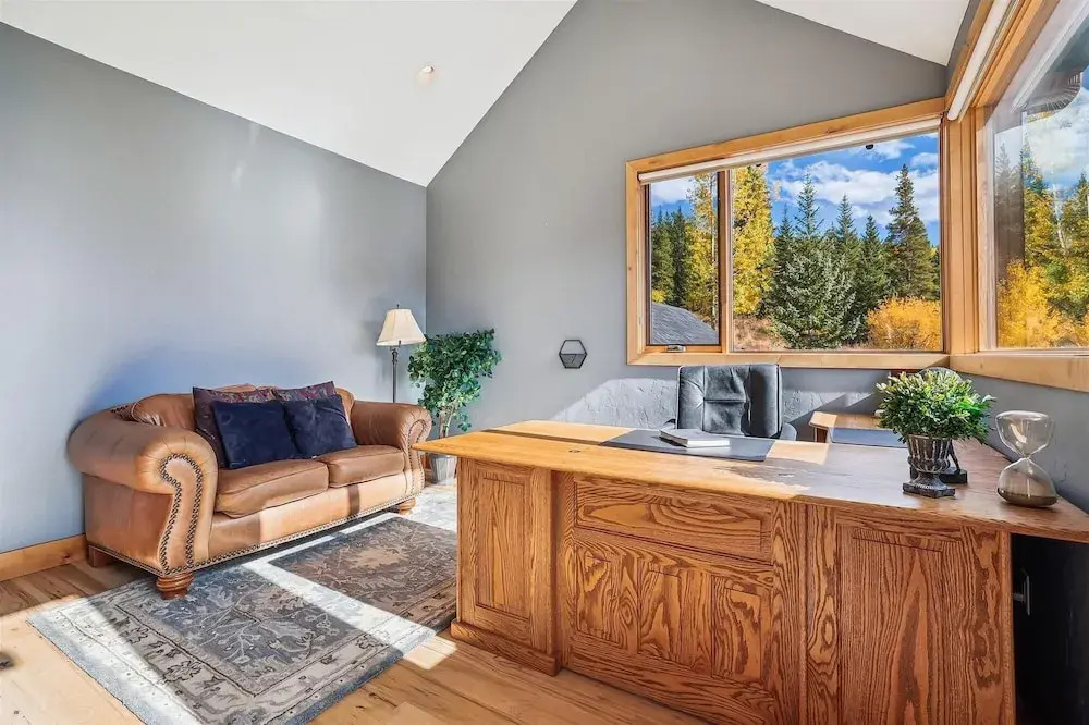 Rounds Retreat 4 Bedroom Home by Redawning