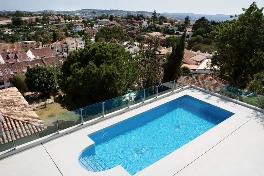 Luxury villa with heated pool for 12 to 14 people