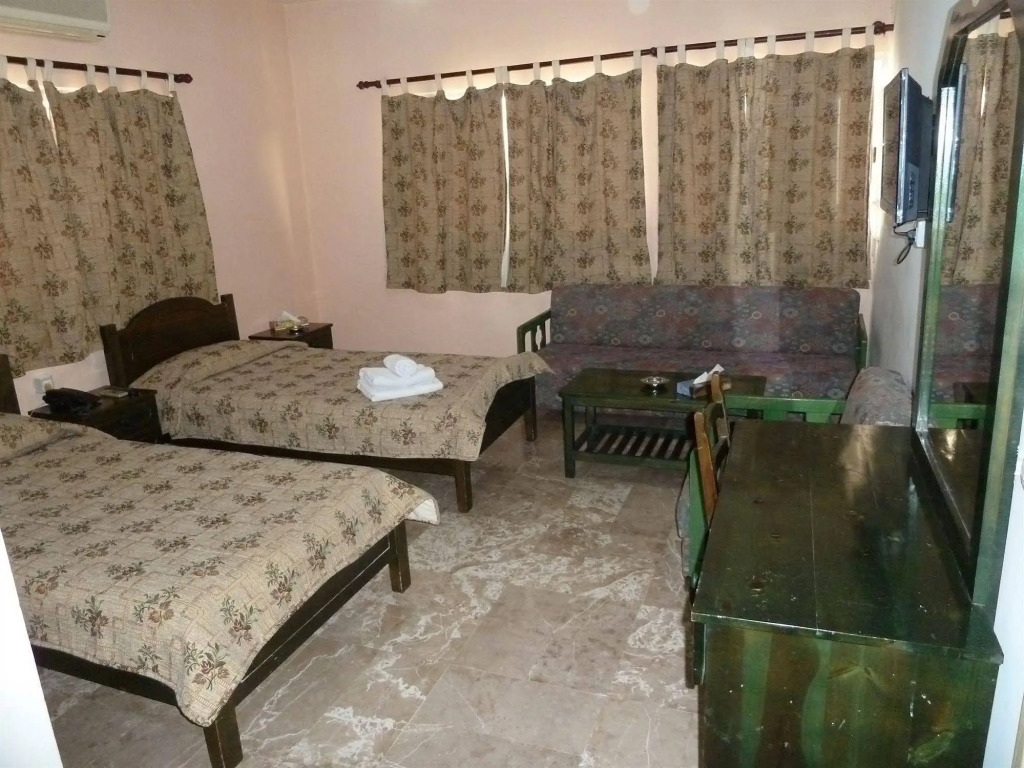 Holiday Suites Hotel & Beach Resort