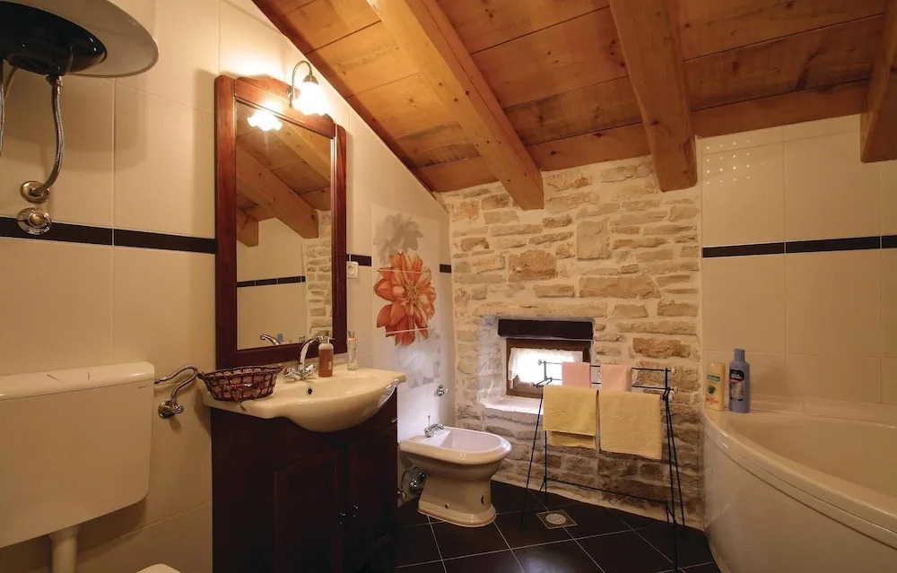Awesome Home in Manjadvorci With Wifi and 3 Bedrooms