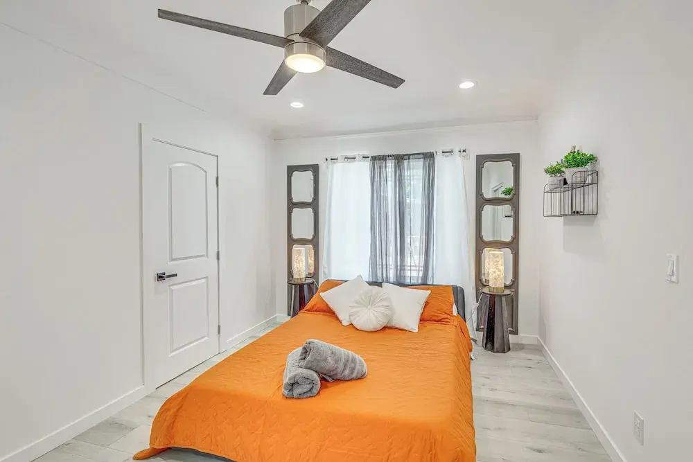 2 Mi to Citadel Outlets! East LA Retreat Near I-5