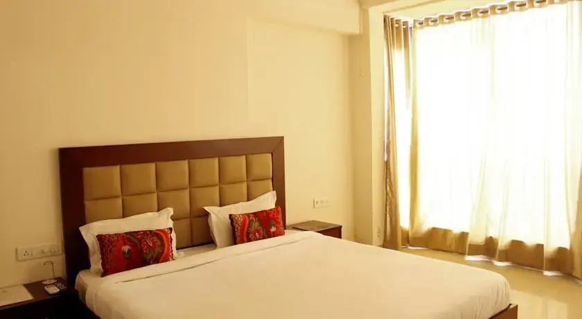 Laurent & Benon Luxury Service Apartment - Khar (West)